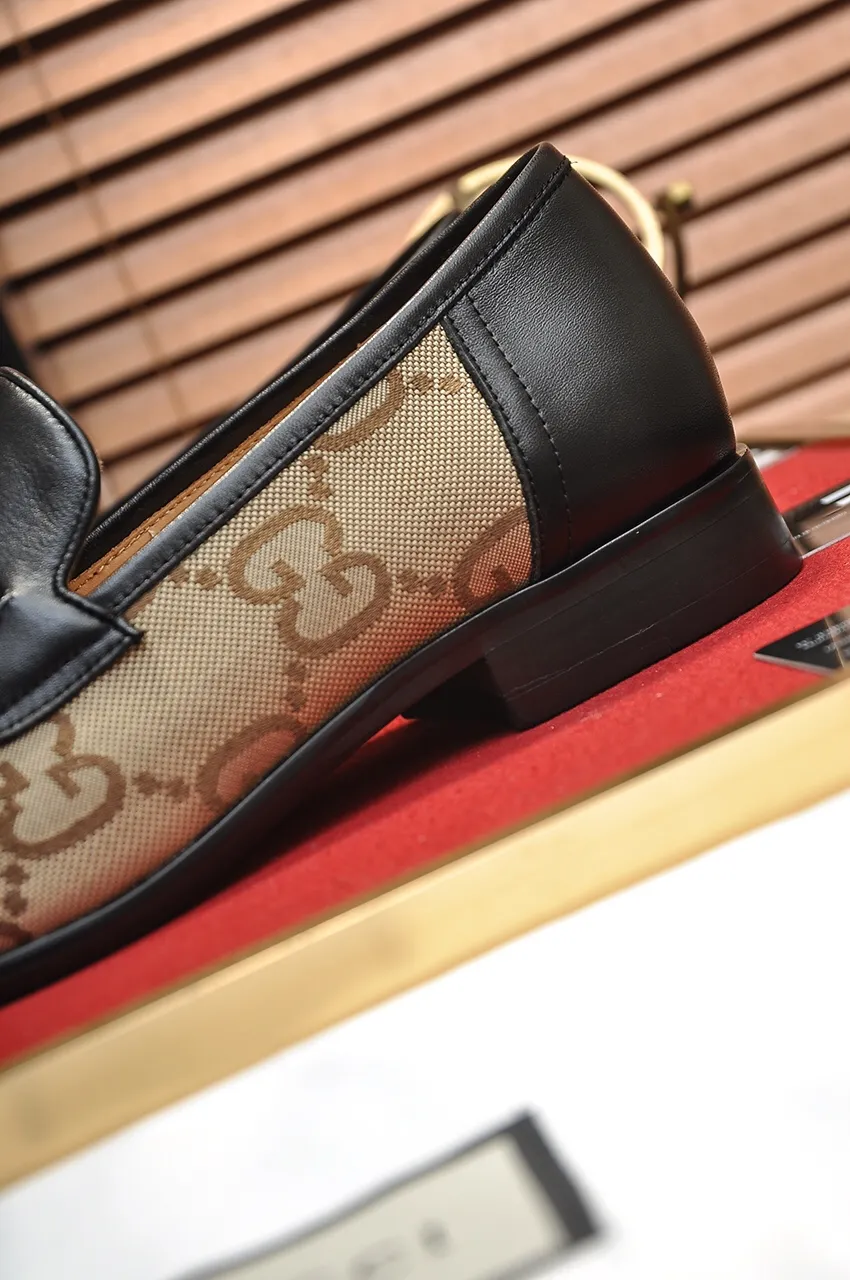Men's shoes💰500💶Italy's top luxury men's shoe giant (GUCCI) (Gucci) (full cowhide lining) new arrival🍃Original European style🔰 Pleasant to the eye😍In order to make the shoes more durable and non-deformable🌀The production continues to follow traditional methods but there is still no lack of innovation💪Choose original sheepskin for the leather♻️ Smooth and natural And extra bright ⭐Made of imported cowhide, the first choice of rich people 38-45 (45 customized)